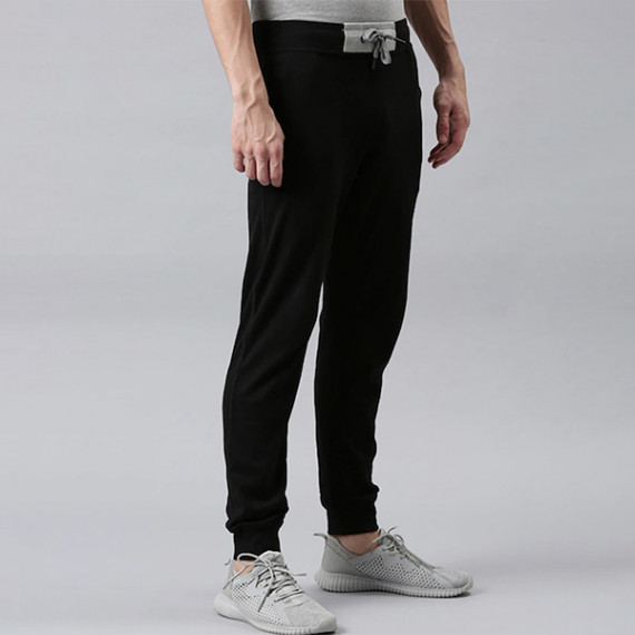 https://dropstyles.in/products/men-black-solid-organic-cotton-track-pants