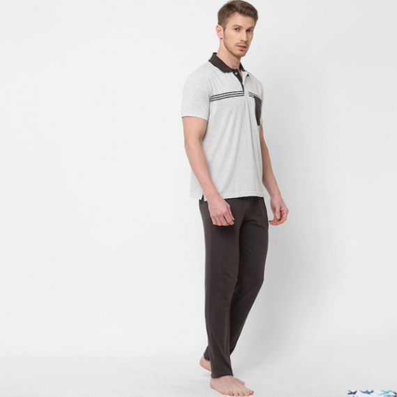 https://dropstyles.in/products/men-white-grey-striped-pure-cotton-night-suit