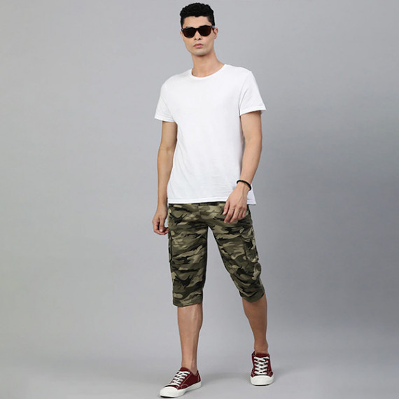 https://dropstyles.in/products/men-olive-green-beige-camouflage-printed-pure-cotton-34th-cargo-shorts
